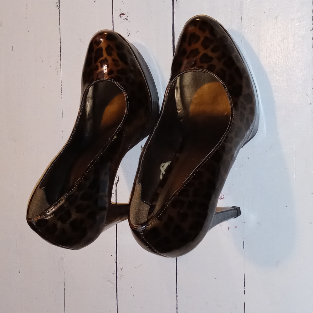 Shoes - Picture 2 of 4